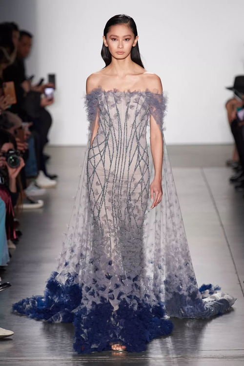 2020年美麗花衣服 服飾時尚的綻放