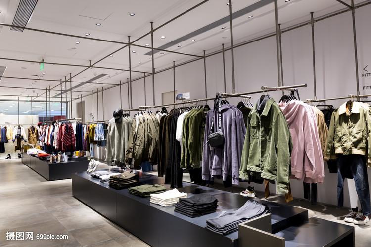 商場服裝店 潮流服飾與購物體驗的交匯點